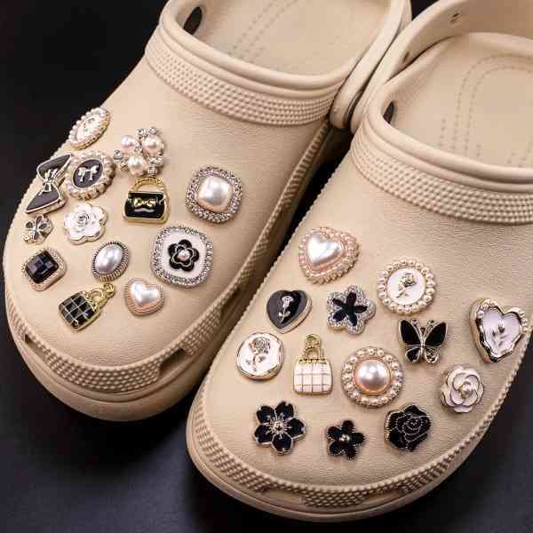 CROCS 10 ADET